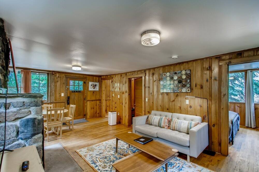 Photo of Livingroom in Idaho Springs