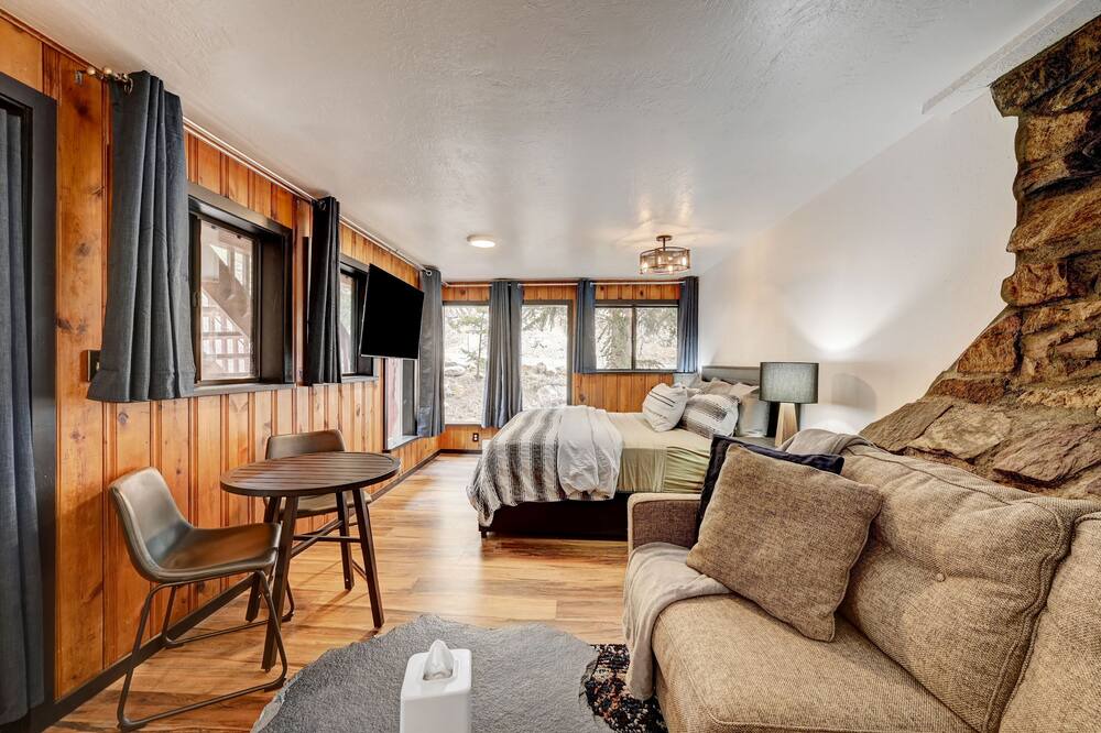 Photo of Bedroom in Idaho Springs