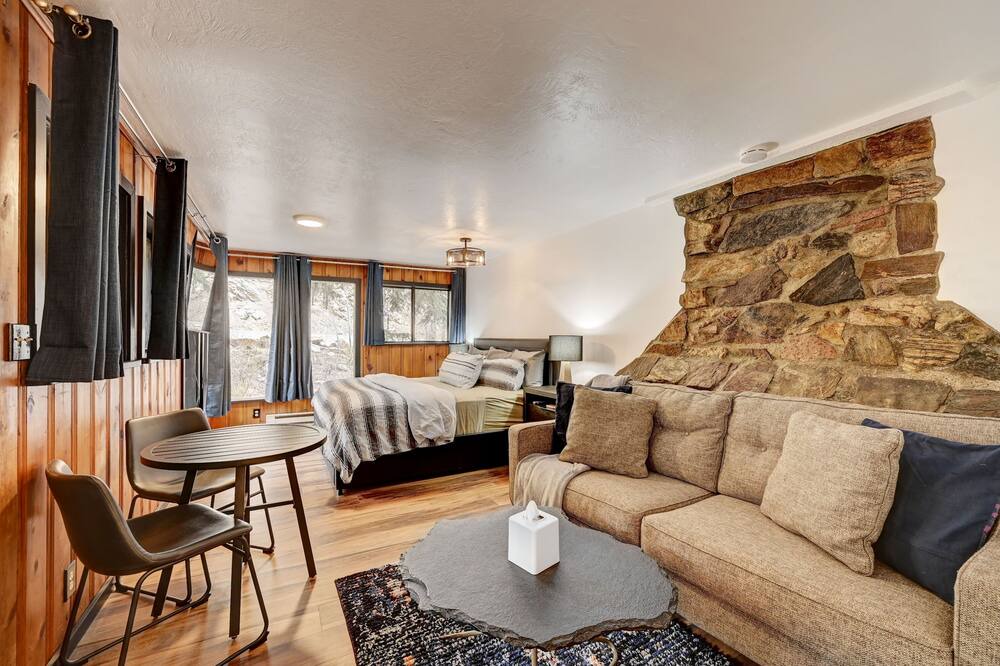 Photo of Livingroom in Idaho Springs