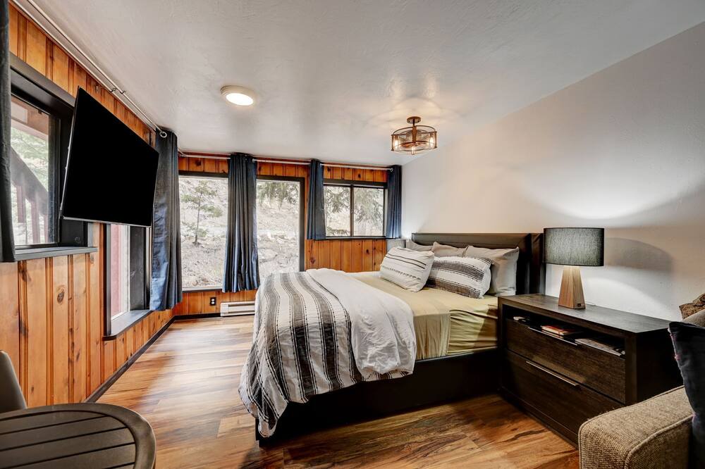 Photo of Bedroom in Idaho Springs
