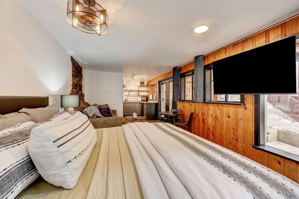 Photo of Bedroom in Idaho Springs