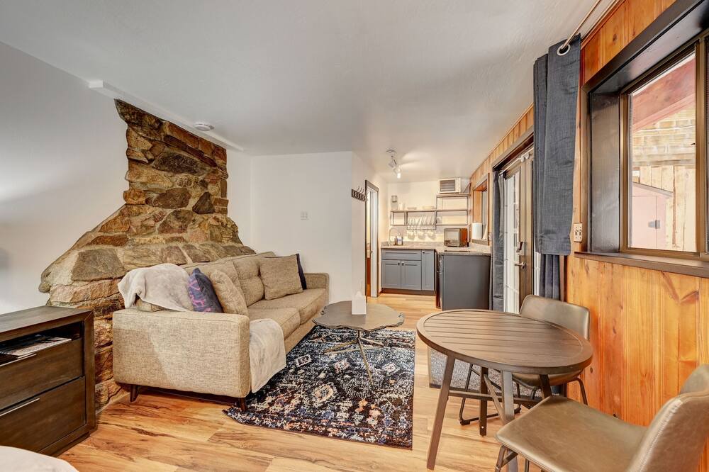 Photo of Livingroom in Idaho Springs