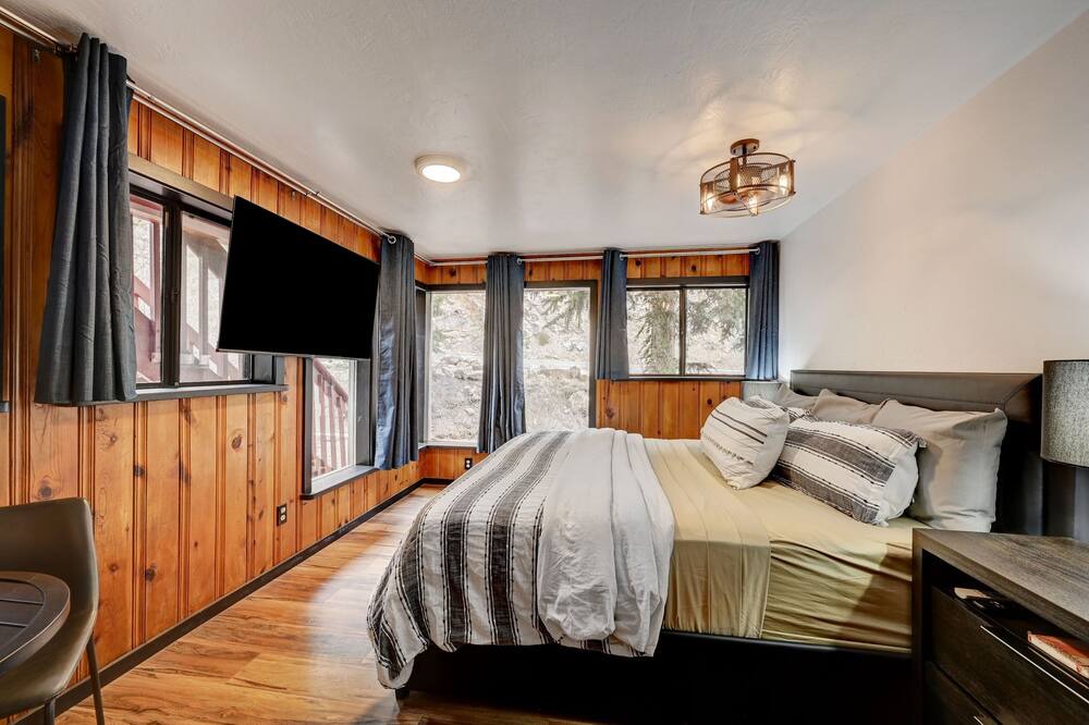 Photo of Bedroom in Idaho Springs