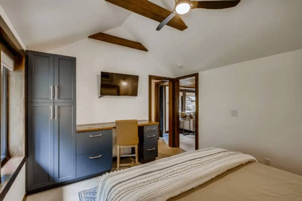 Photo of Bedroom in Idaho Springs