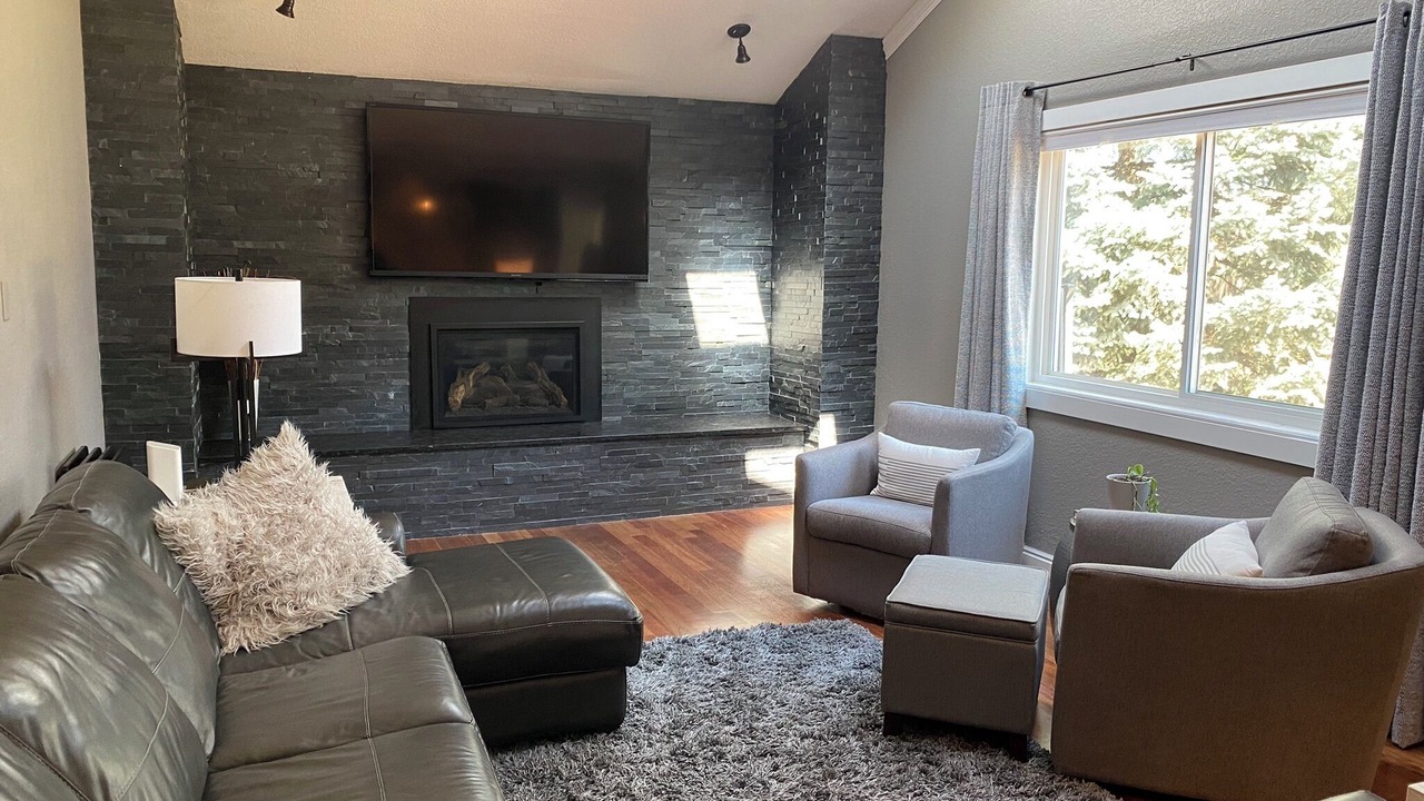Photo of Livingroom in Gunbarrel