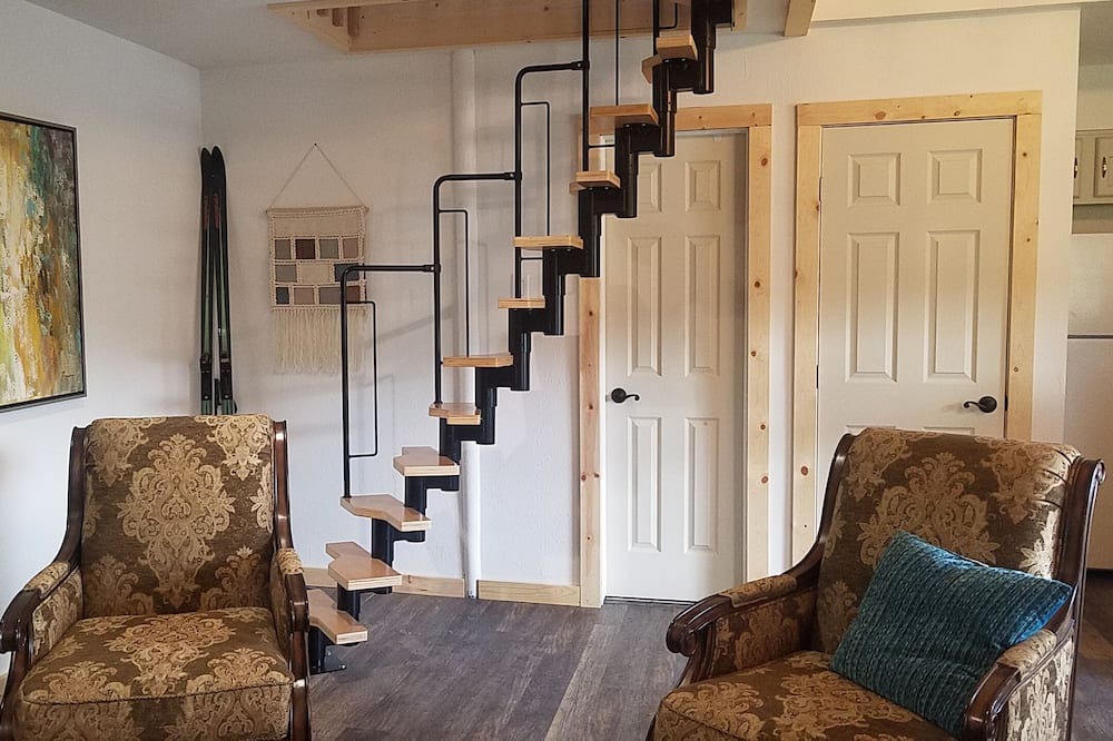 Photo of Livingroom in Summit Cove