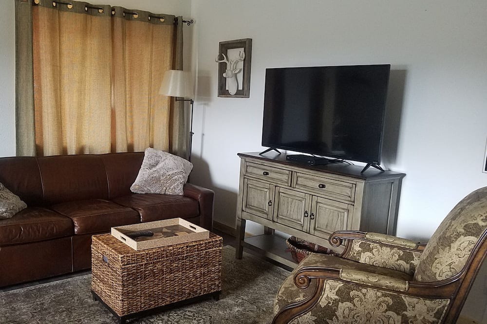 Photo of Livingroom in Summit Cove