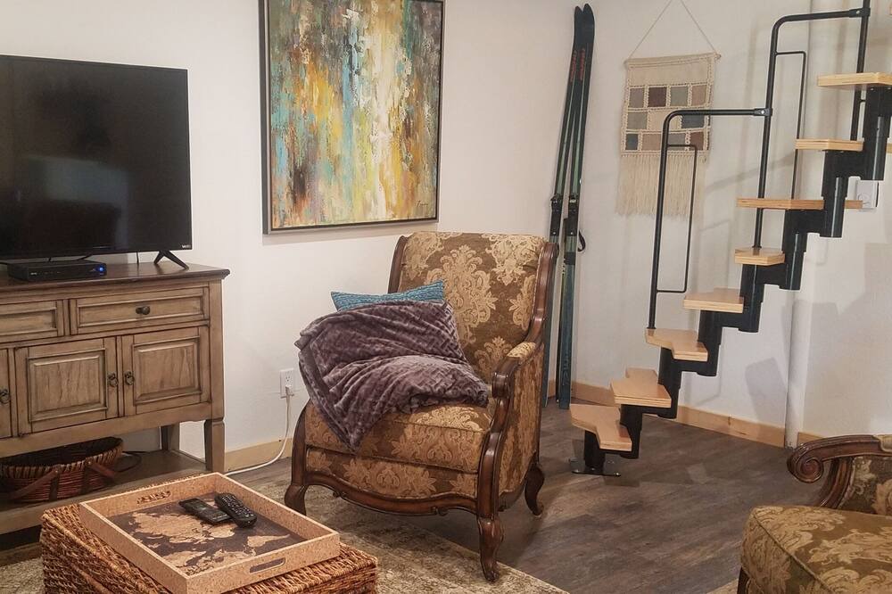 Photo of Livingroom in Summit Cove