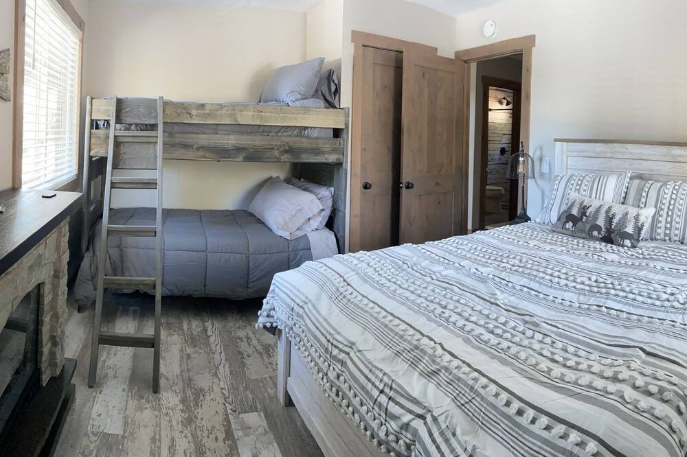 Photo of Bedroom in Pine