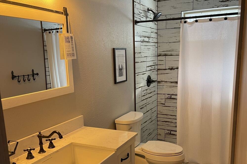 Photo of Bathroom in Pine
