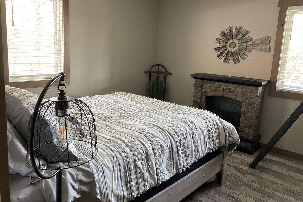 Photo of Bedroom in Pine