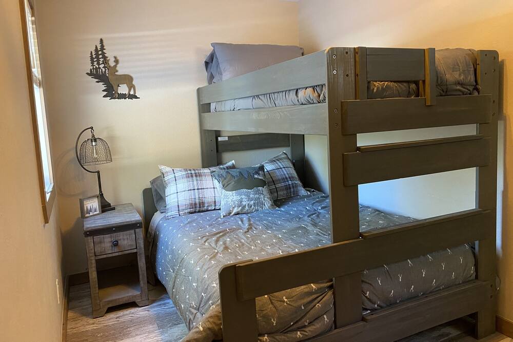 Photo of Bedroom in Pine