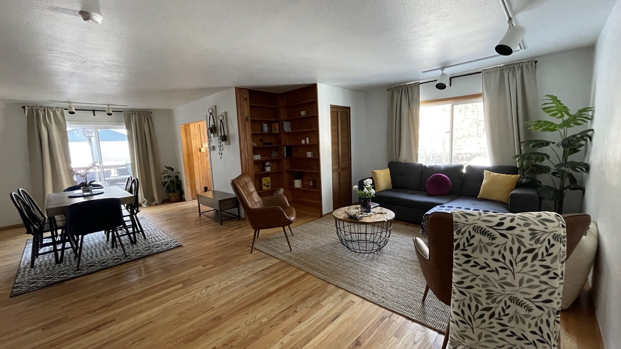 Photo of Livingroom in Evergreen