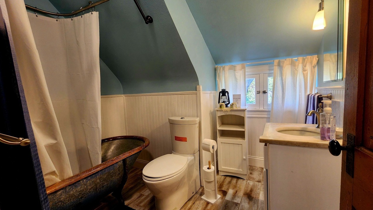 Photo of Bathroom in Northside