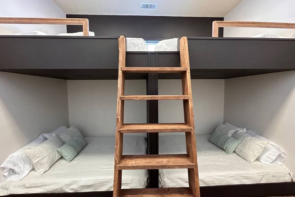 Photo of Bedroom in Larkspur