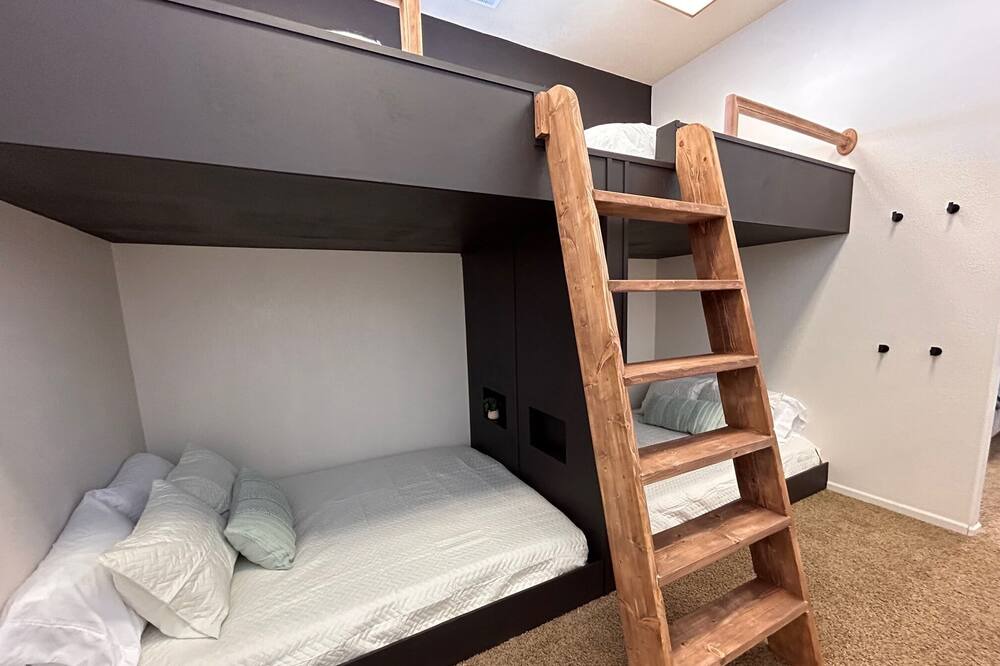 Photo of Bedroom in Larkspur