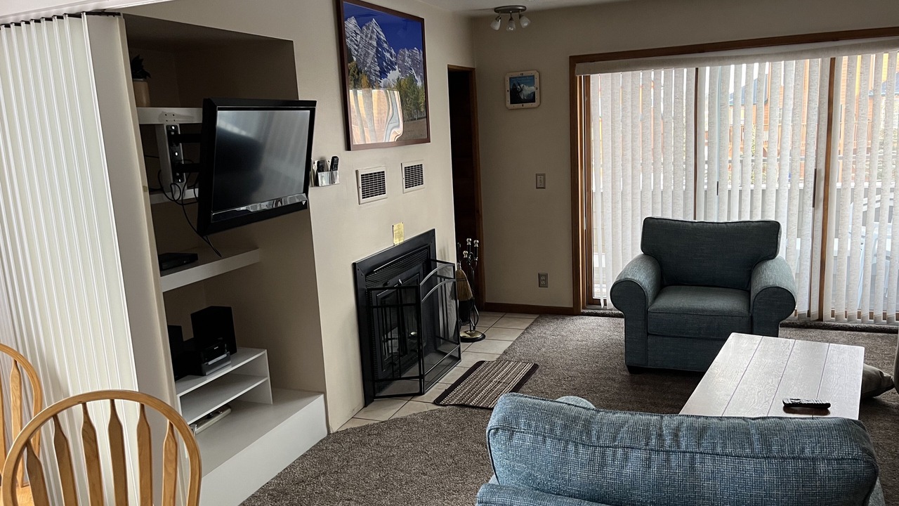 Photo of Livingroom in Summit Cove