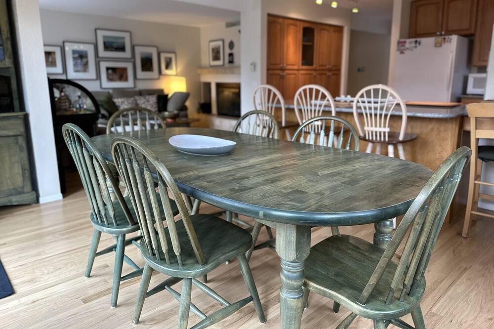 Photo of Livingroom in Wonderland Hills