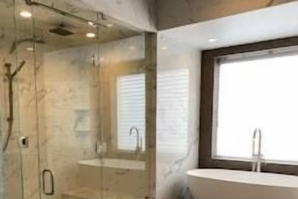 Photo of Bathroom in Highland Meadows