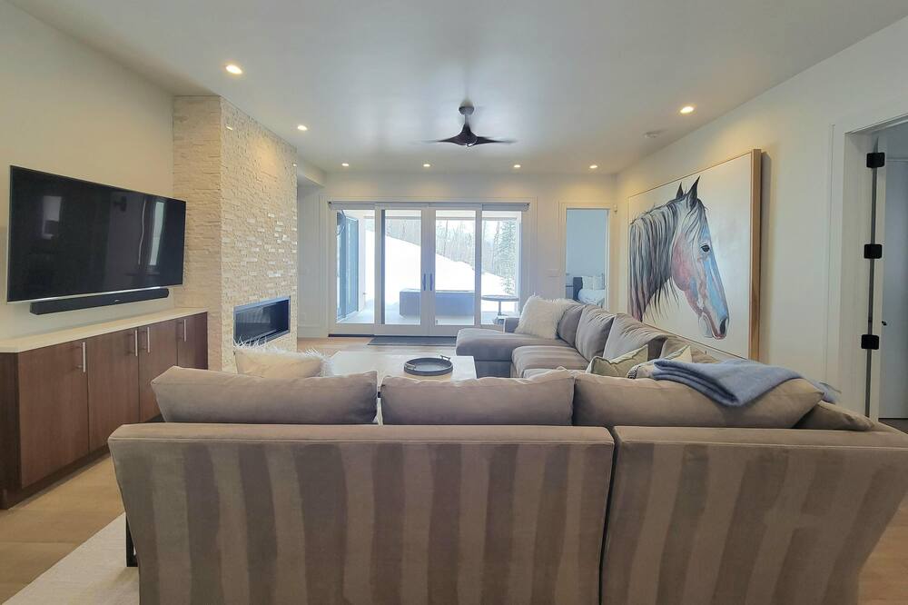 Photo of Livingroom in Highland Meadows
