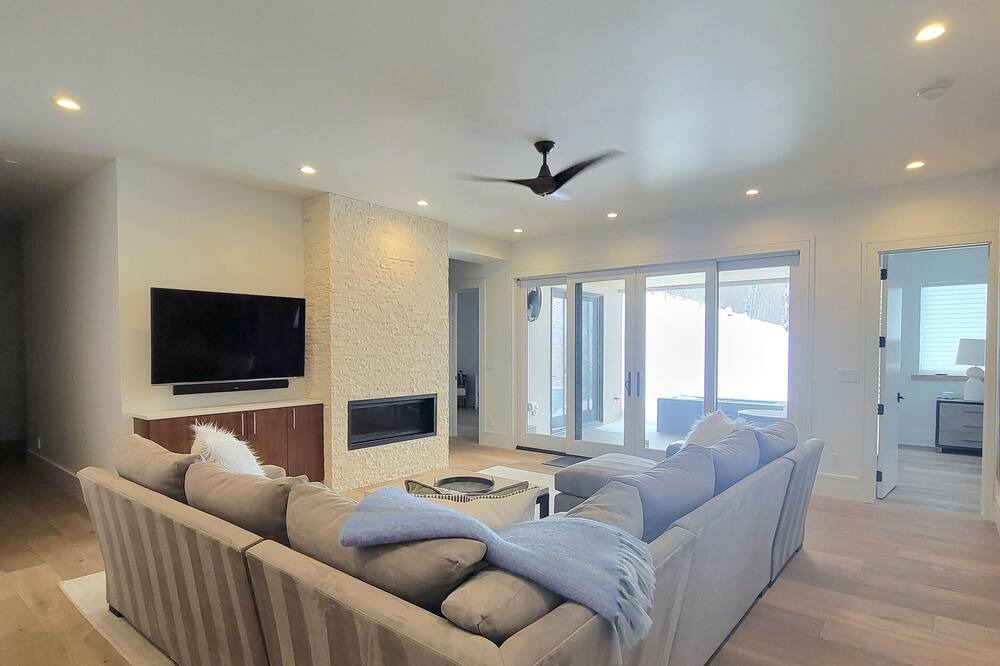 Photo of Livingroom in Highland Meadows