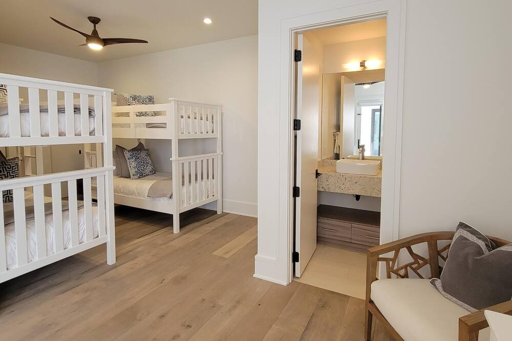Photo of Bedroom in Highland Meadows