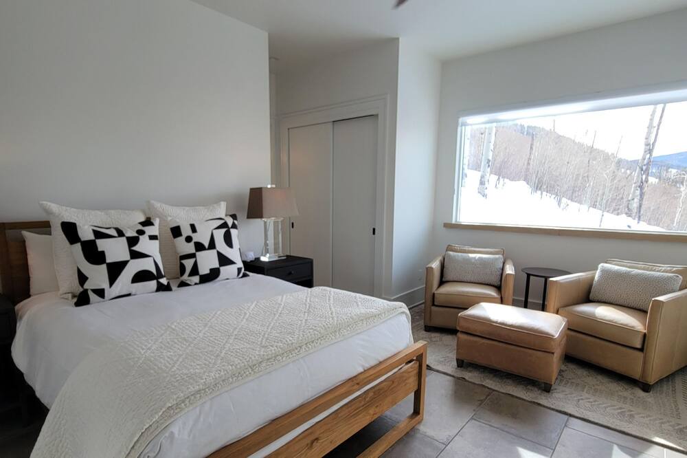 Photo of Bedroom in Highland Meadows