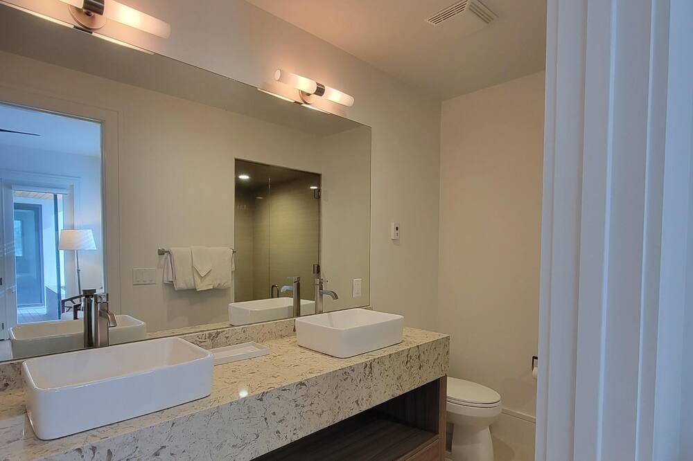 Photo of Bathroom in Highland Meadows