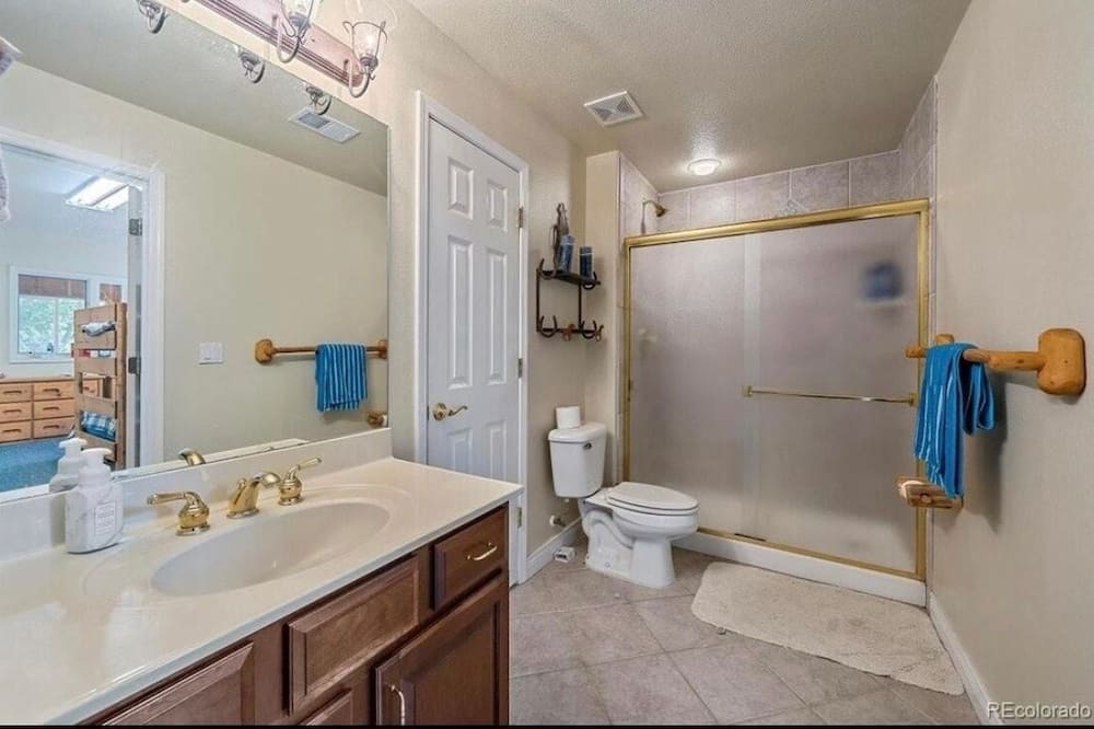Photo of Bathroom in Larkspur