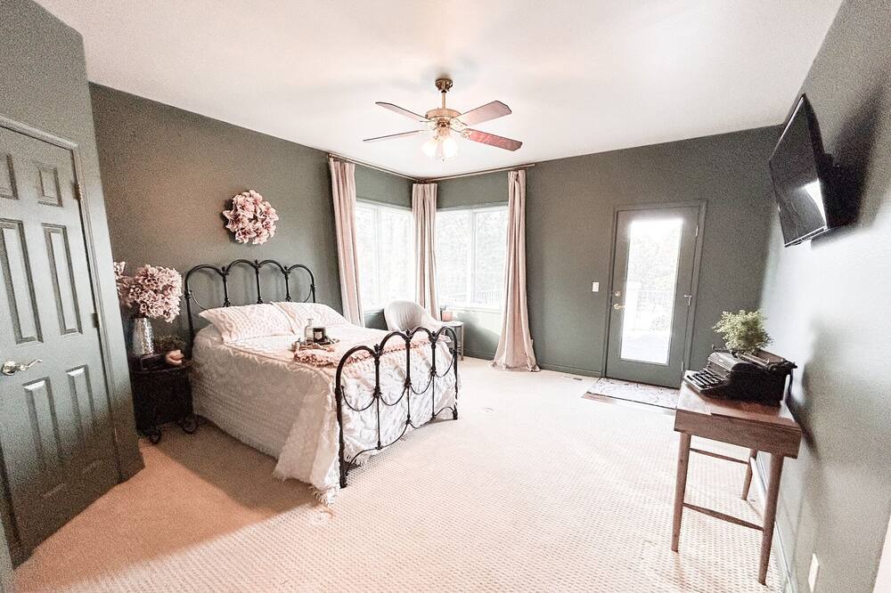 Photo of Bedroom in Larkspur