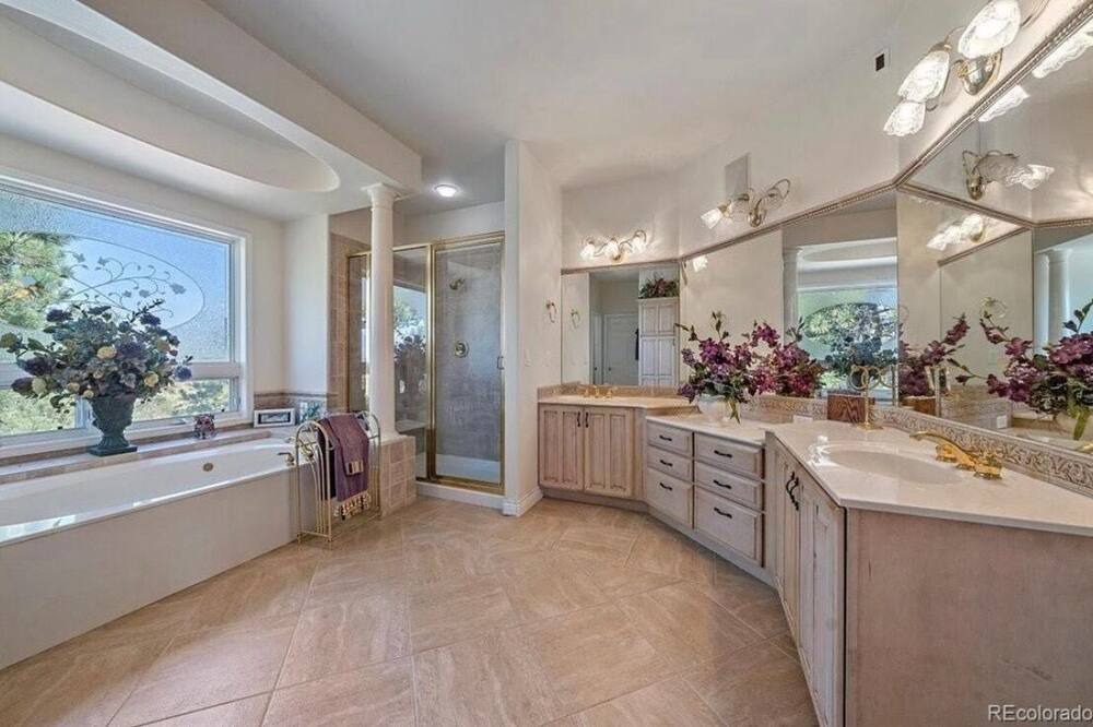 Photo of Bathroom in Larkspur