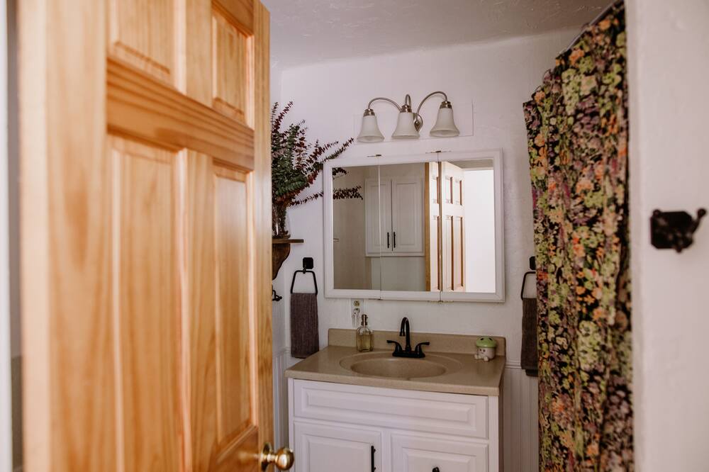 Photo of Bathroom in Shadow Mountain