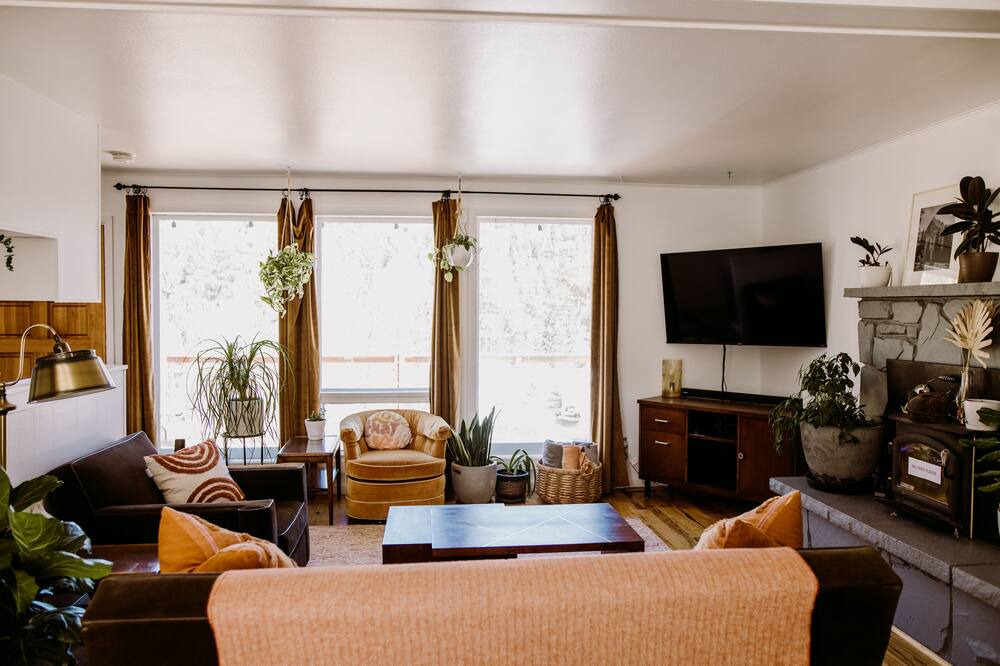 Photo of Livingroom in Shadow Mountain