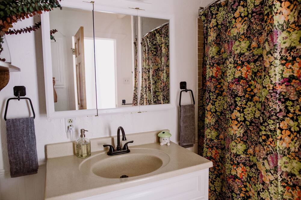 Photo of Bathroom in Shadow Mountain