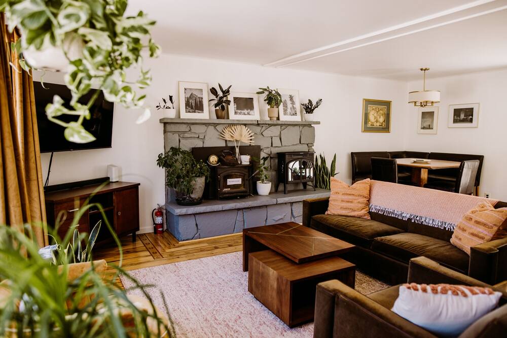 Photo of Livingroom in Shadow Mountain