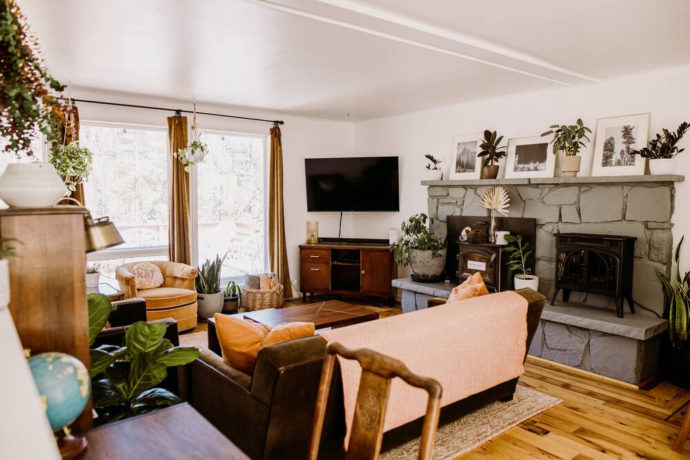 Photo of Livingroom in Shadow Mountain