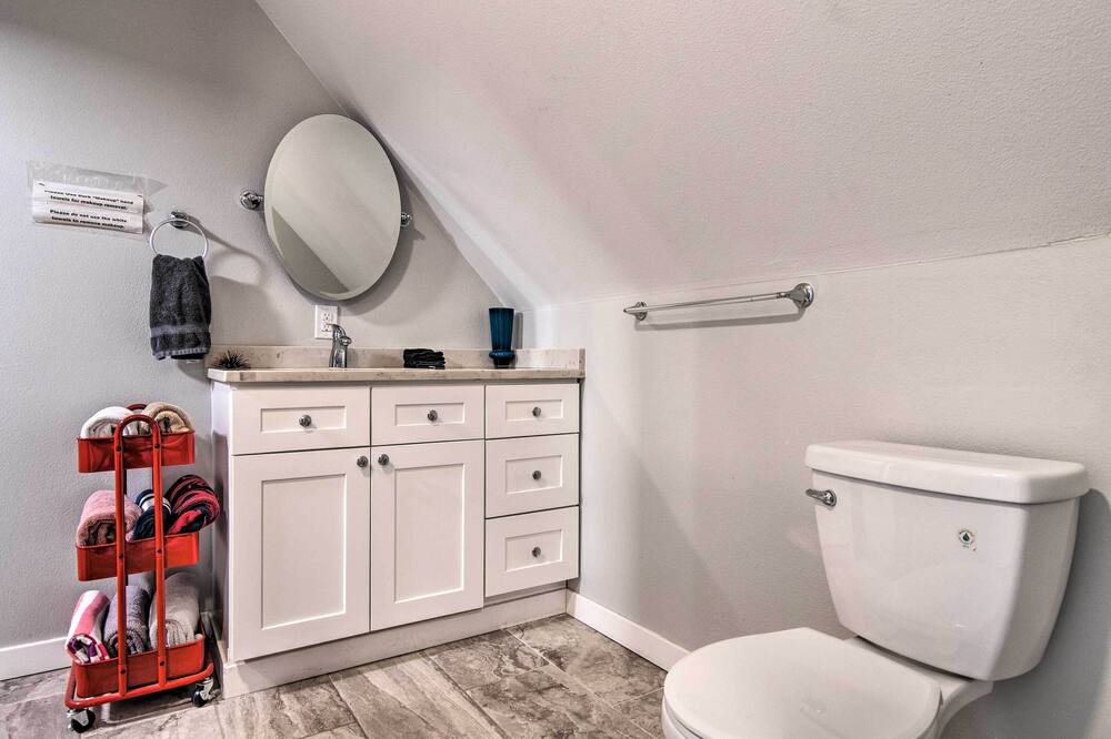Photo of Bathroom in Cole