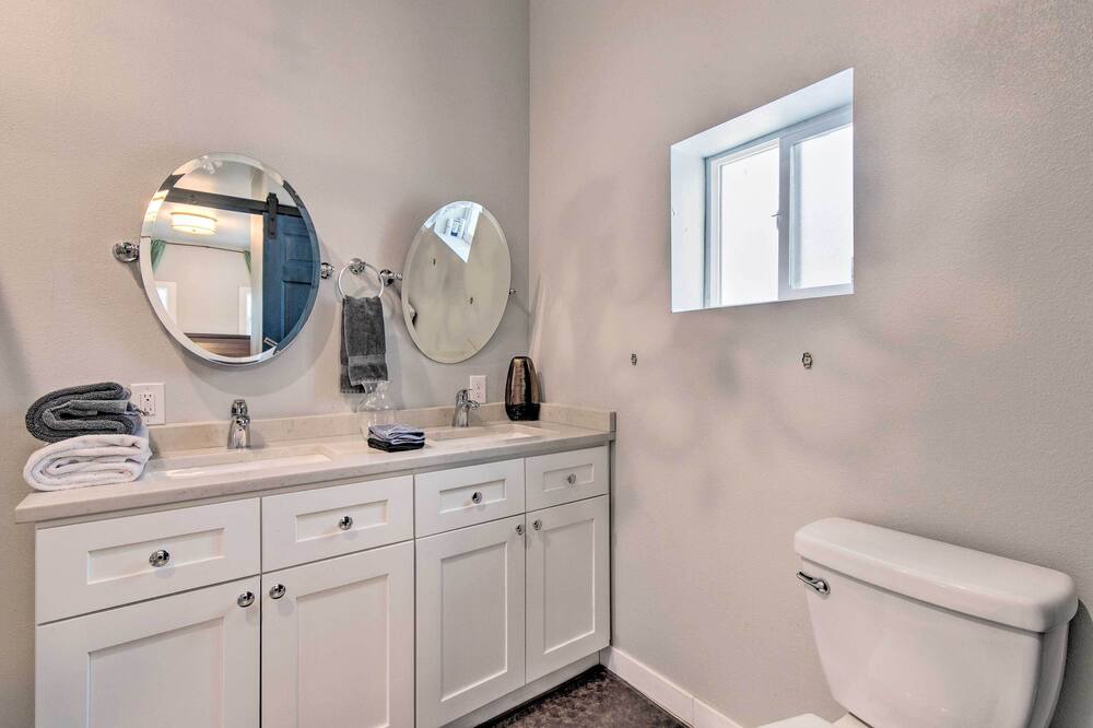 Photo of Bathroom in Cole