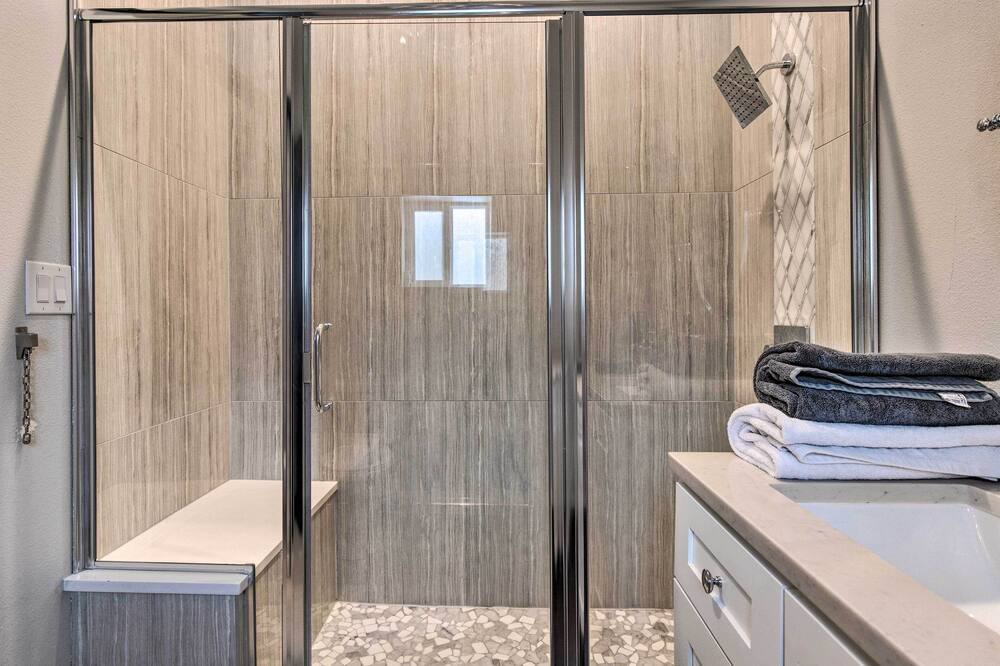 Photo of Bathroom in Cole