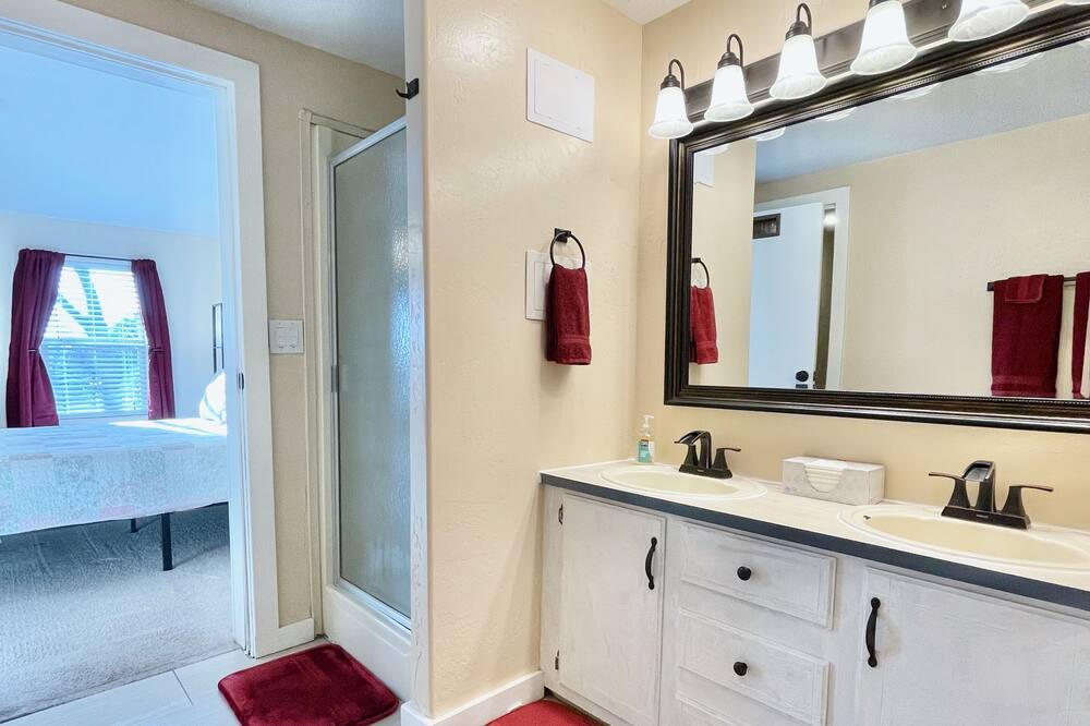 Photo of Bathroom in Palisade