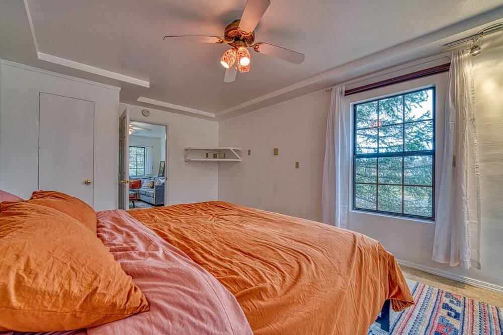 Photo of Bedroom in Lincoln Park