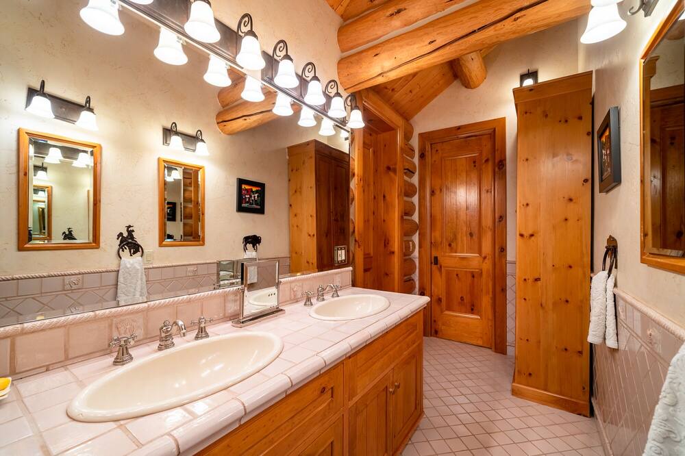 Photo of Bathroom in Carbondale