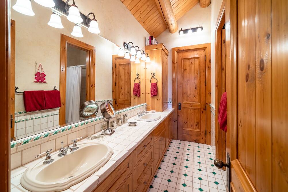 Photo of Bathroom in Carbondale