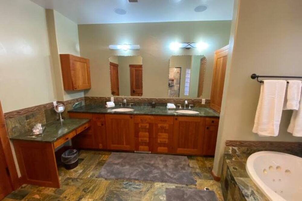 Photo of Bathroom in Indian Hills