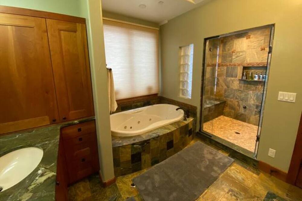 Photo of Bathroom in Indian Hills