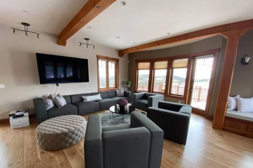 Photo of Livingroom in Indian Hills
