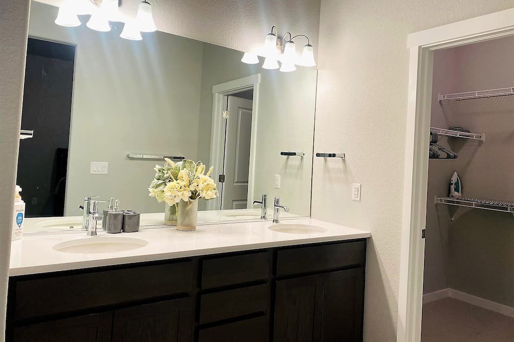 Photo of Bathroom in Stetson Hills