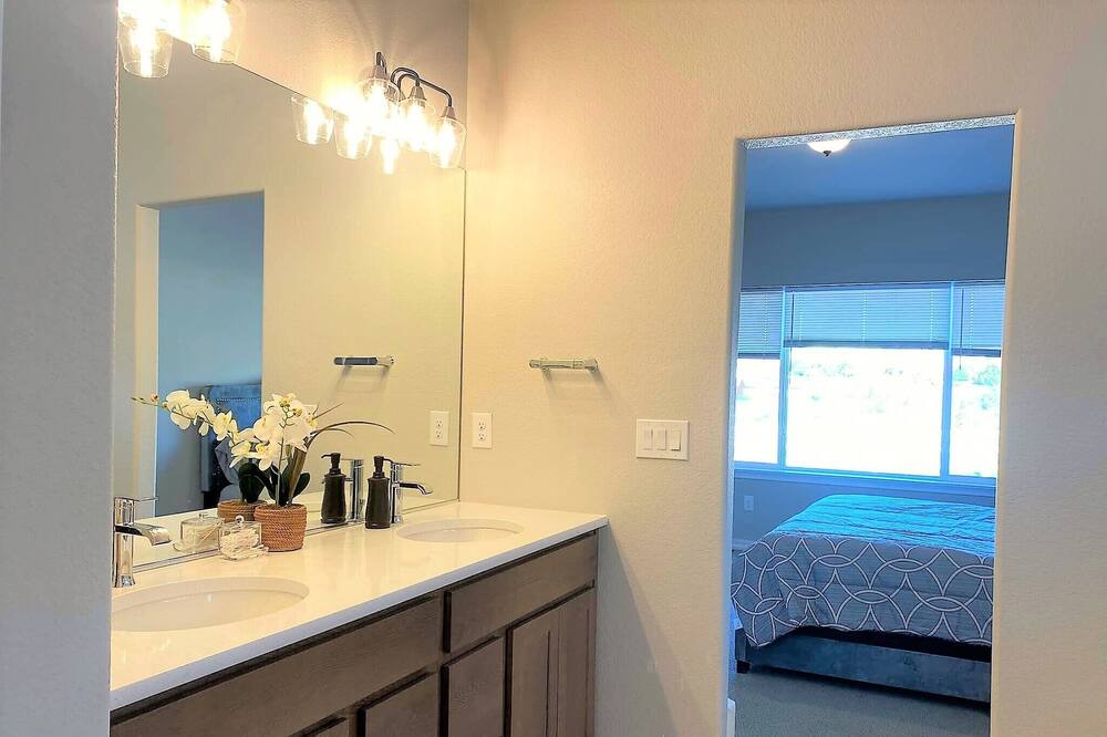 Photo of Bathroom in Stetson Hills