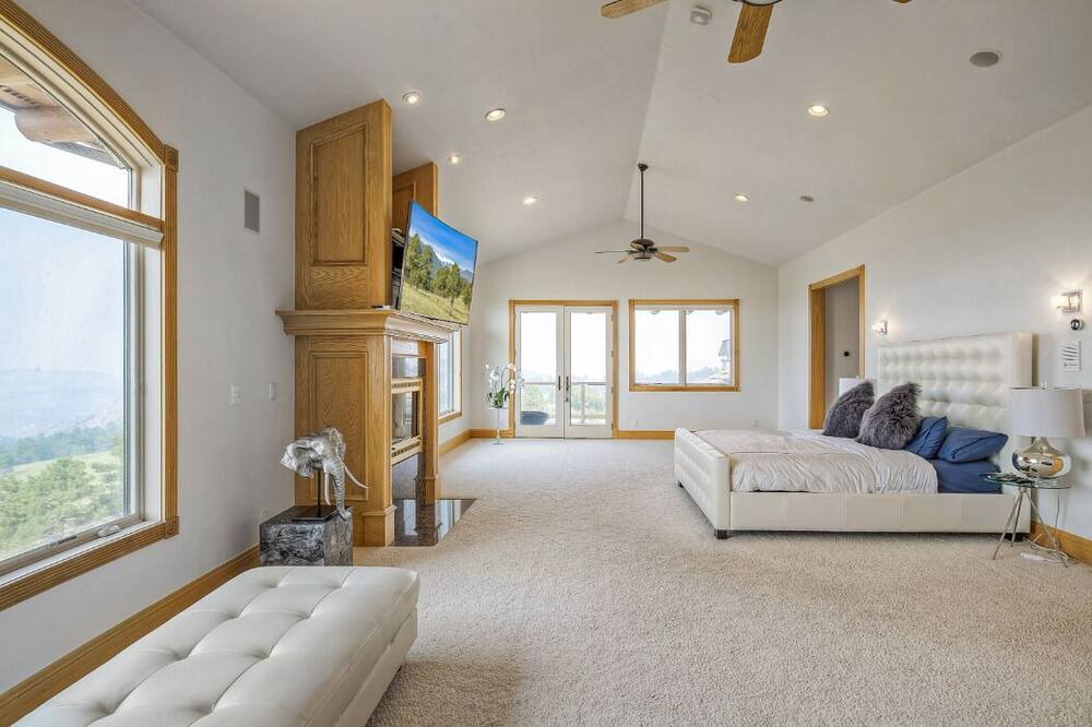 Photo of Bedroom in Indian Hills