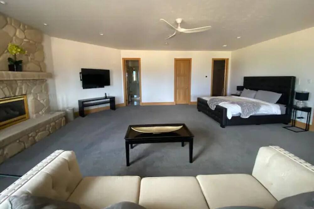 Photo of Bedroom in Indian Hills